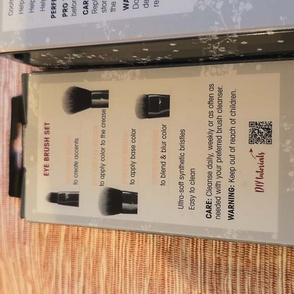 JAPONESQUE BRAND WOMEN'S MAKEUP ACCESSORIES BUNDLE OF 4 ITEMS - Picture 11 of 12